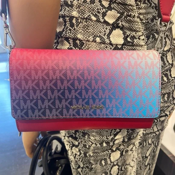 MICHAEL KORS Jet Set Large Ombré Signature Logo Crossbody Bag
Dark Raspberry - Picture 8 of 16